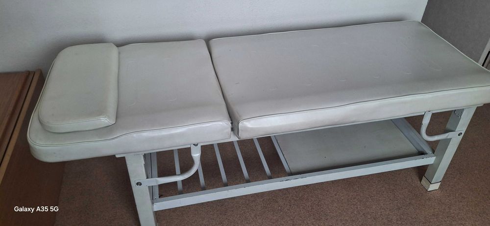 Массажный стол стационарный.