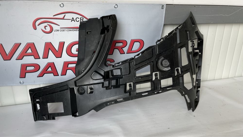 Лява основа за предна броня Mercedes Vito W447