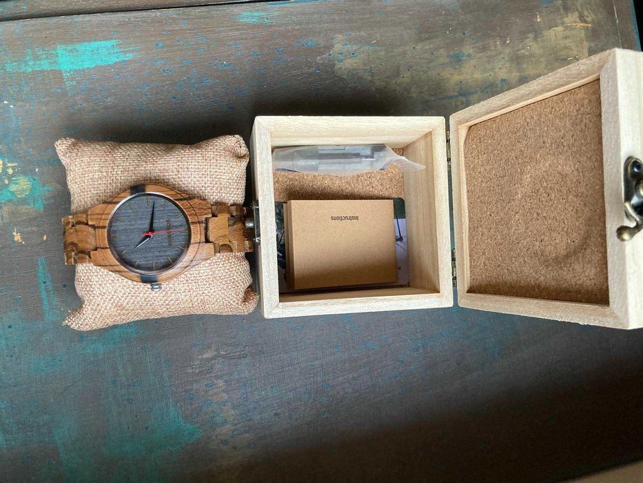 Дървен мъжки часовник