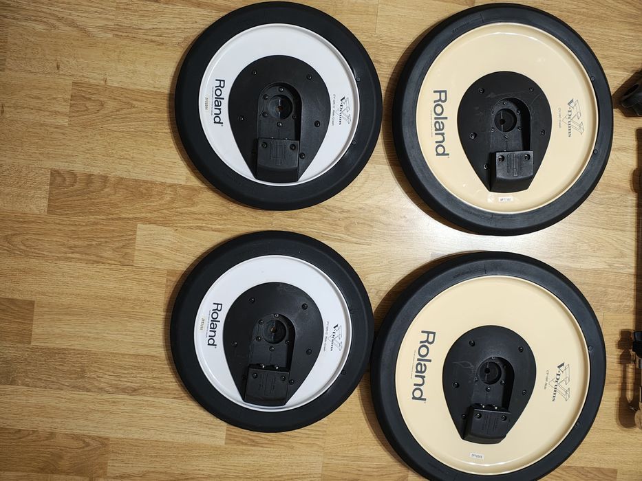 Roland , cinele si stative și rack roland ,dezmembrez