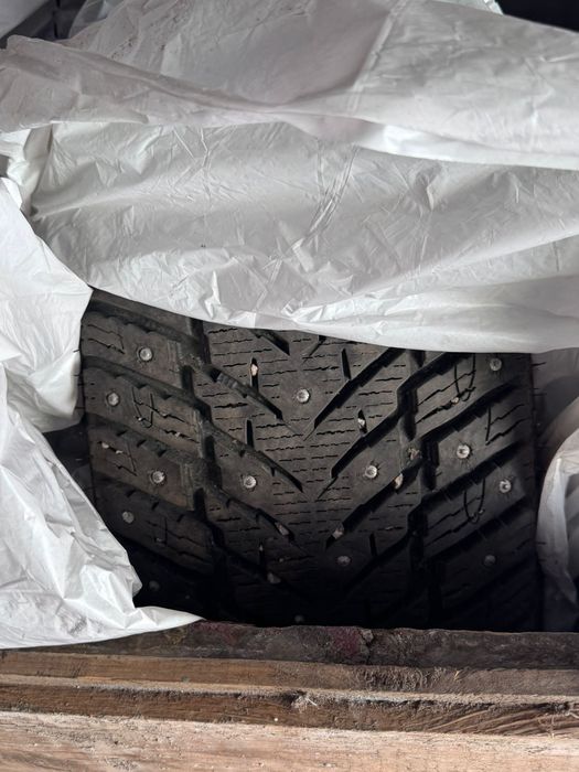 Зимний шиповонный резина продам