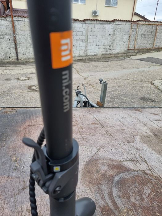 Vând  trotinetá Xiaomi nouā