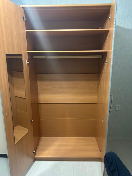 Продам шкаф цвет орех