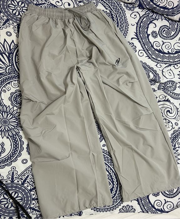 Серые спортивные штаны