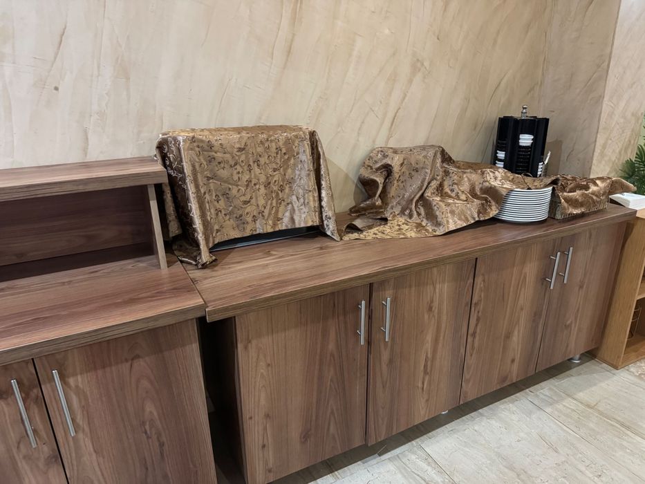 Блок маса,шкафове