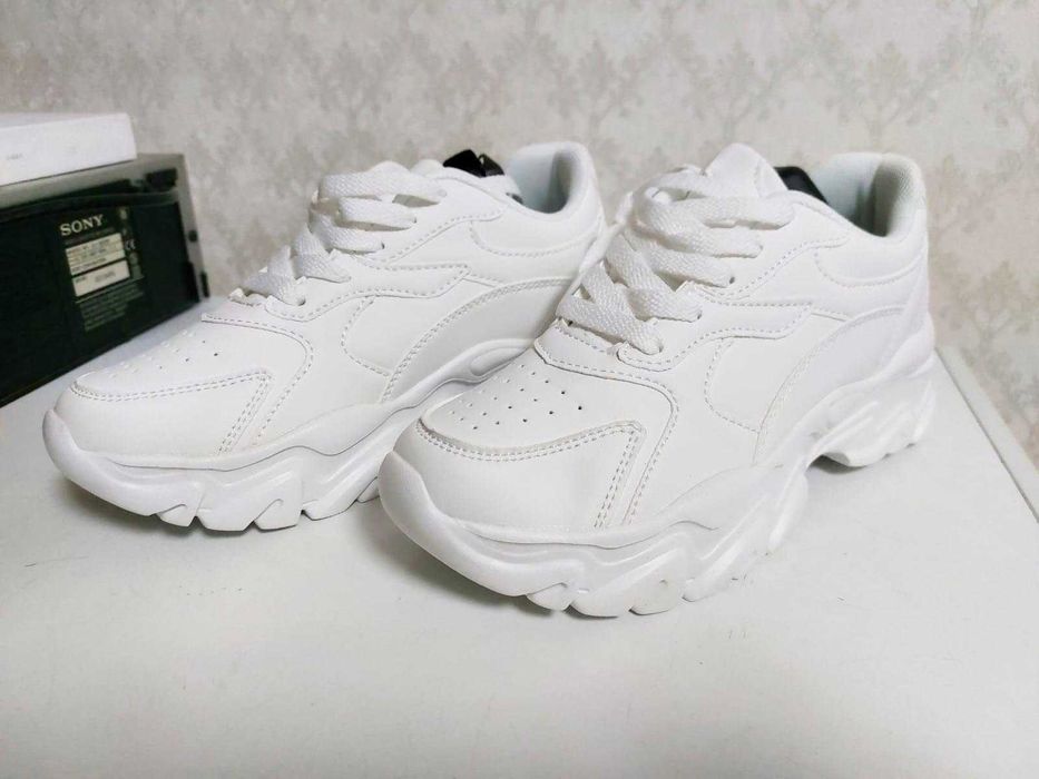 Кроссовки женские