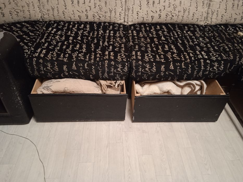 Продаётся диван угловой. Или диван и 2 кресла.