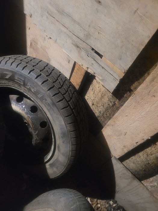 Продам шины с дисками.