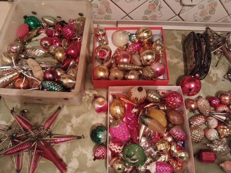 Новогодние игрушки разные