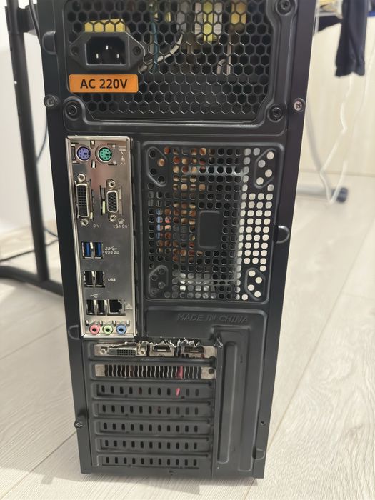 Pc gaming GTX 1050 Ti 4 GB/i5-7400 /16 GB RAM/120 SSD si 480 SSD