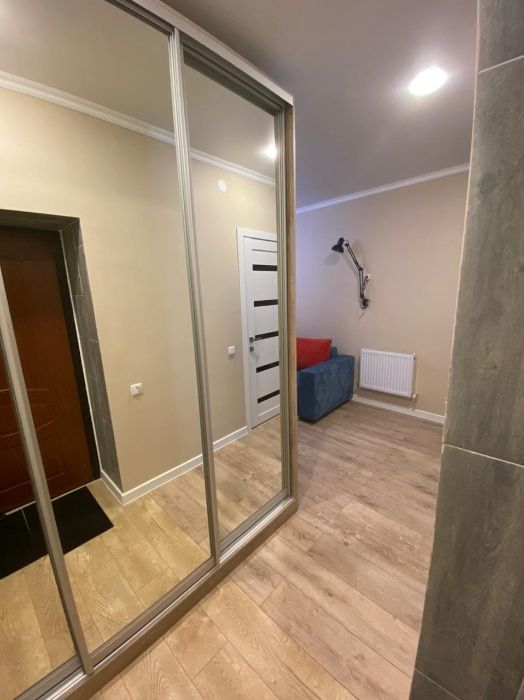 Сдам 1 ком. дизайнерскую квартиру центр ярмарка вокзал артур почасам