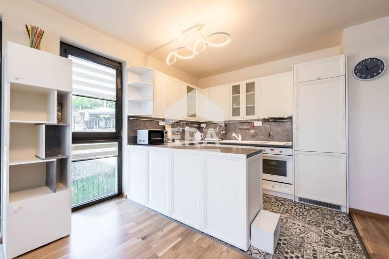 Продава се Тристаен апартамент в Варна, м-т Траката - 101 кв.м за 2228 €/кв.м - Снимка #3