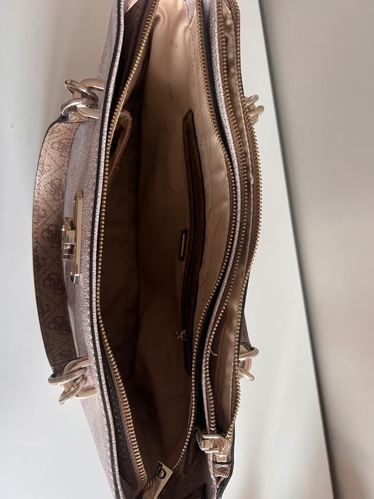 Дамска чанта Guess