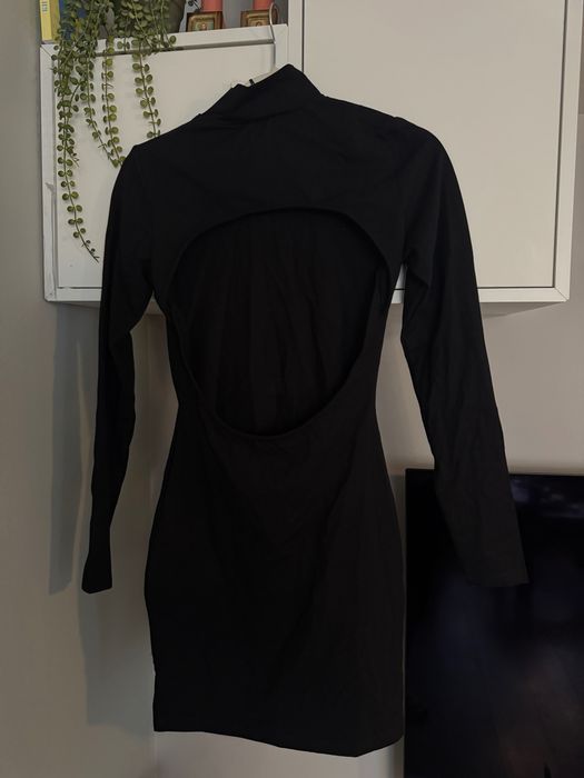 Къса черна рокля памук с гол гръб ABOUT YOU x Laura Giurcanu