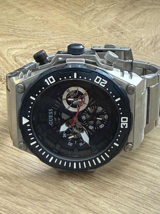 Часовник Guess GW0324G1