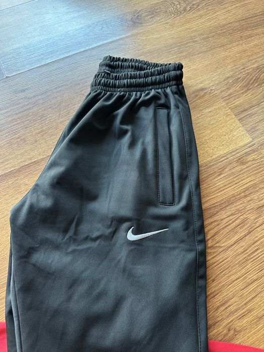 Мъжки,полиамиден екип Nike,червено горнище с черно долнище,с бродирано лого