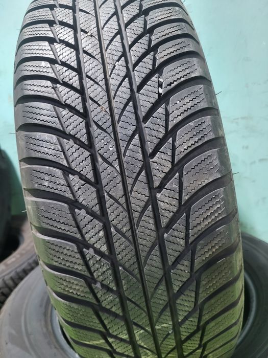 2 бр зимни 215/65/17 Bridgestone