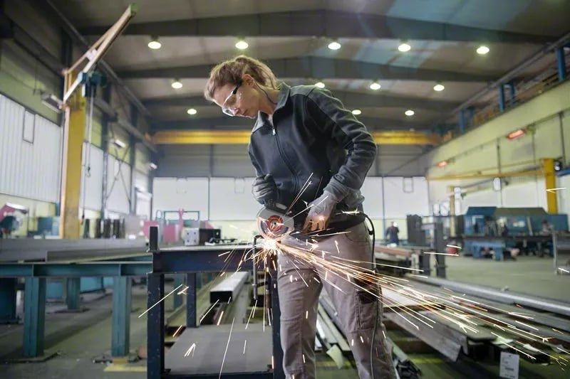 Угловая шлифовальная машиа Bosch GWS 17-125 S Profeccional