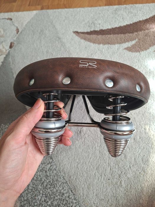 Sa bicicleta Selle Royal Drifter maro cu arcuri, stil vintage