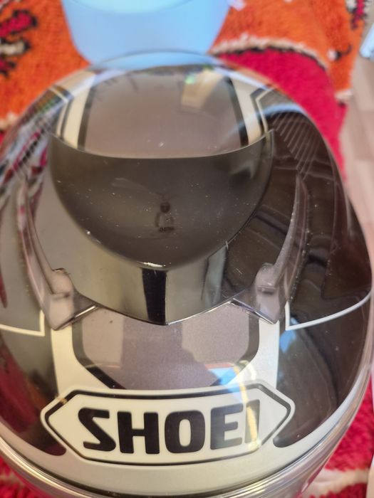 Каска Продавам каска  Shoei GT-Air.. ползвана в добро състояние .
Размер L.
200 евро ако някой се интересува да пише .