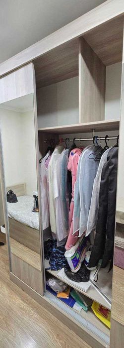 Комплект мебели - кровать, стол, шифоньер