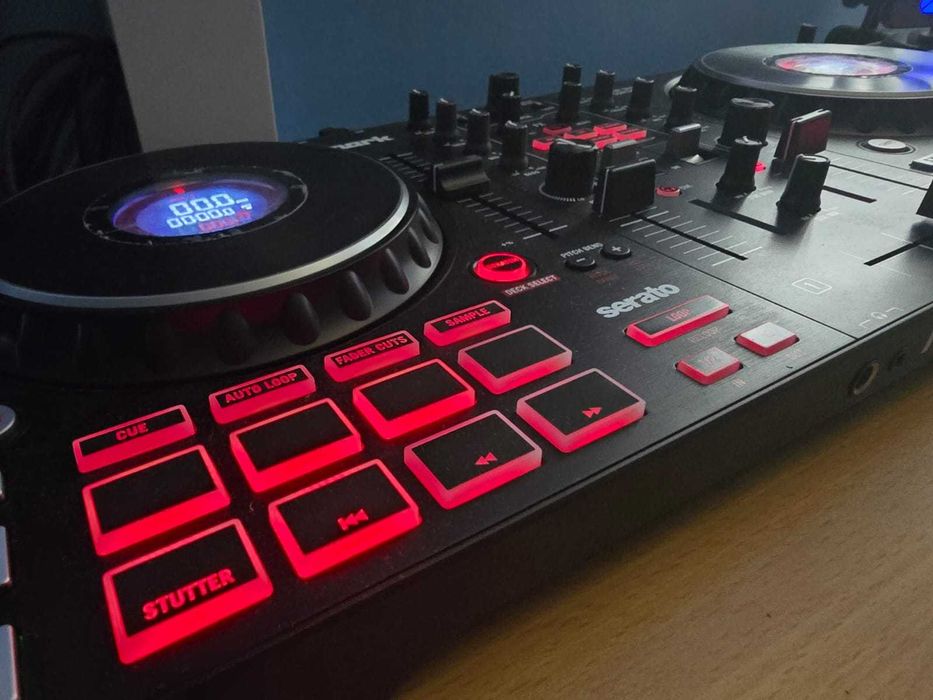 Consola DJ Numark Mixtrack Platinum FX (1000 Lei)