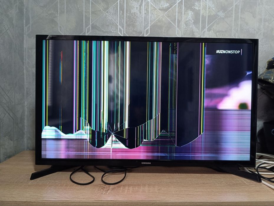 Samsung televizor 32  ekrani singan sotiladi