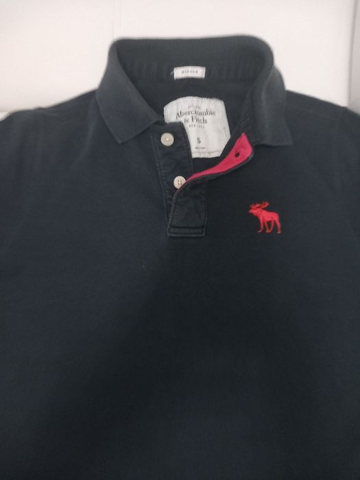 Vând tricou polo Abercrombie &Fitch, în stare buna,original.Marimea S