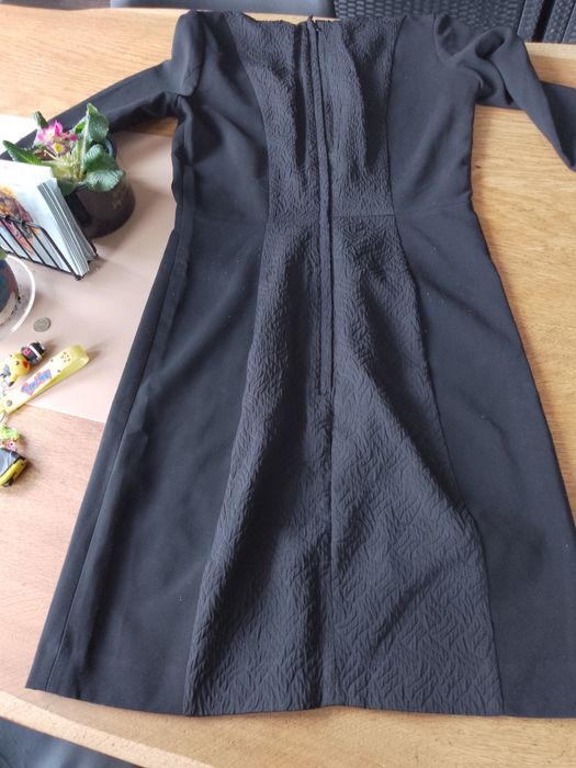 Дамска черна вталена рокля размер С