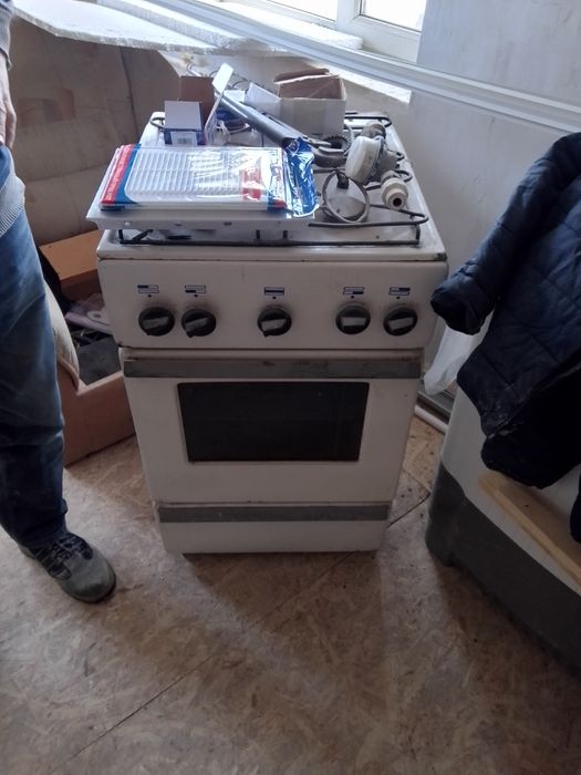 Продам газ плиту