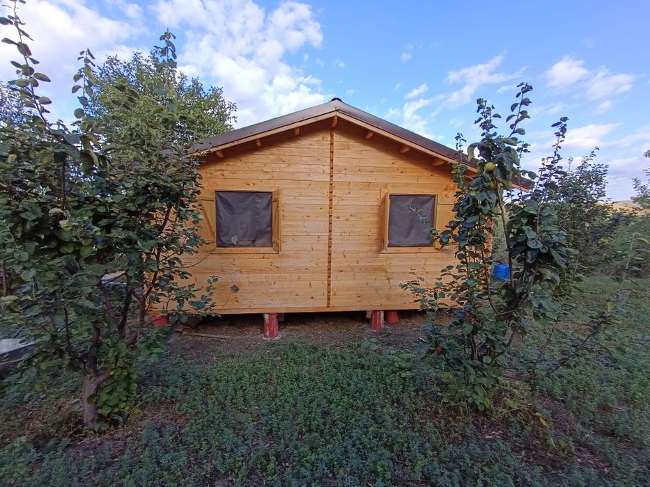 Căsuța din livadă de vânzare