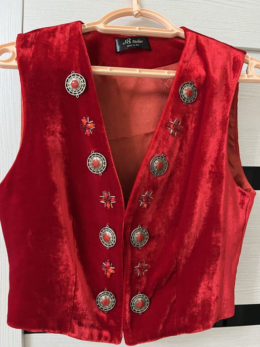 Продается жилетка от NS ателье