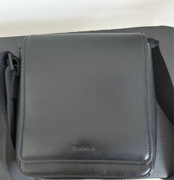 Продам мужскую сумку Calvin Klein