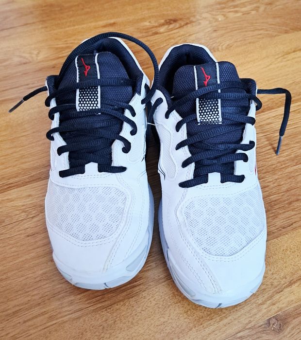 Маратонки Mizuno Wave Phantom 3