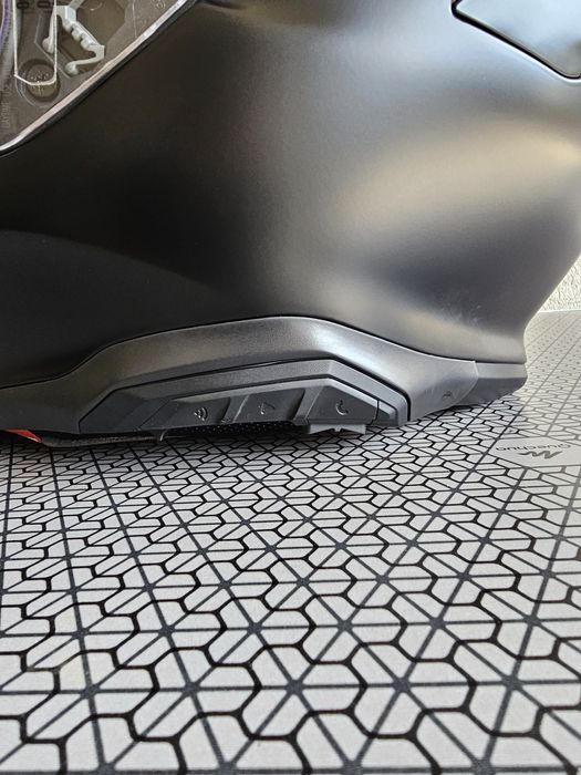 Мотоциклетна каска AGV K7, черен мат, размер L