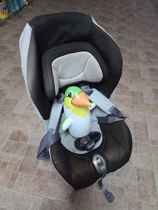 Scaun auto copii Chicco de la 9 la 18 kg cu prindere pe centura