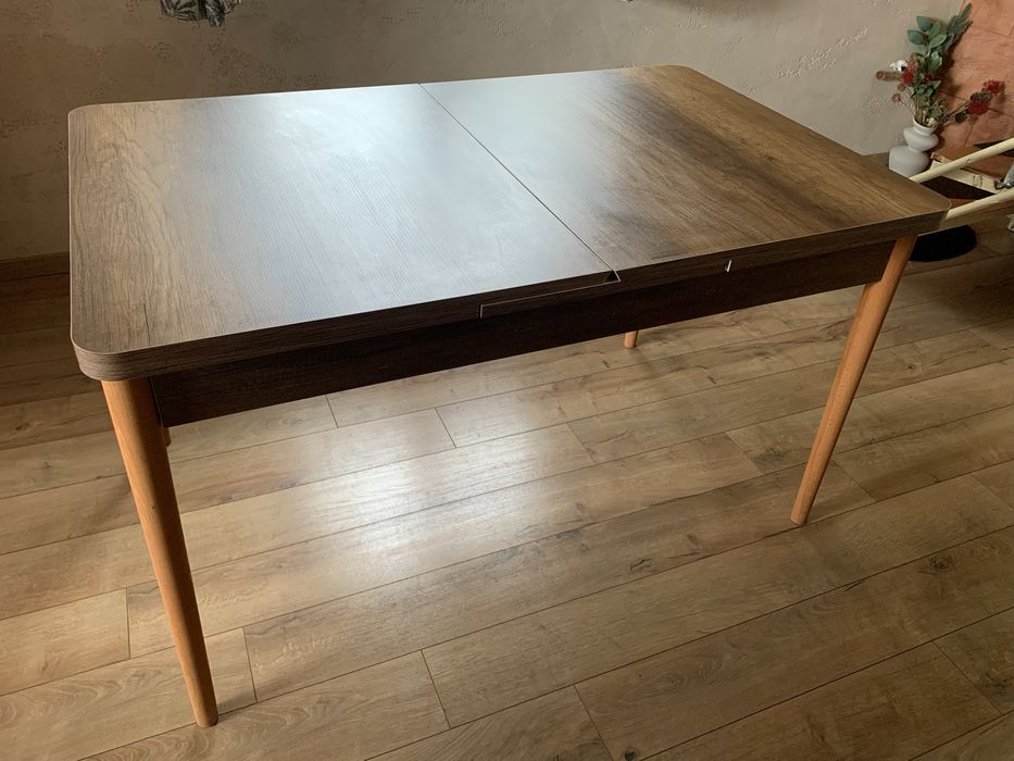 Трапезна маса разтегателна