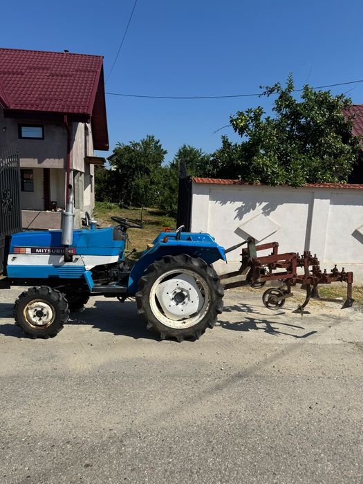Vând sau schimb tractor Mitsubishi MT 20 cu Daster
