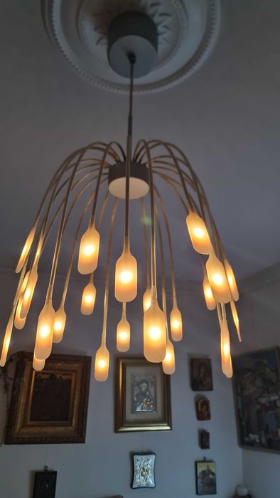 Lustra Moderna led IKEA