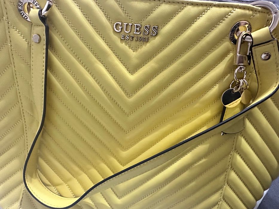 Дамска чанта guess