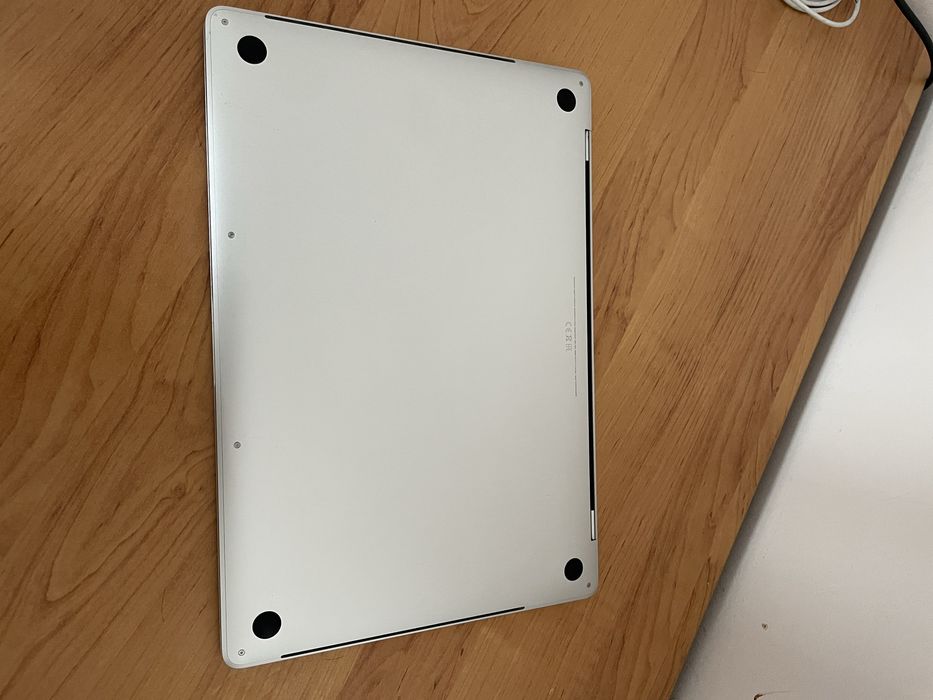Продам Macbook Pro 16