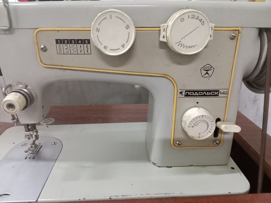 Продам швейную машину-тумбу!
