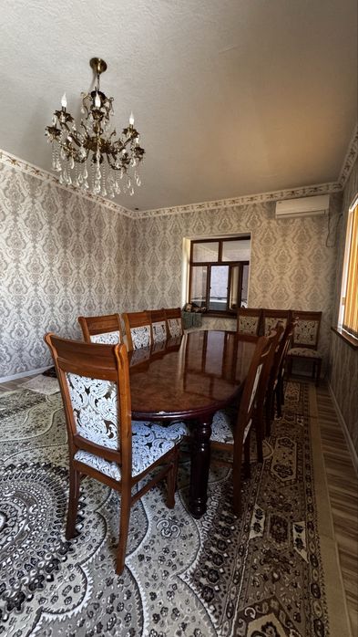 Продам обеденный стол с 12 стульями