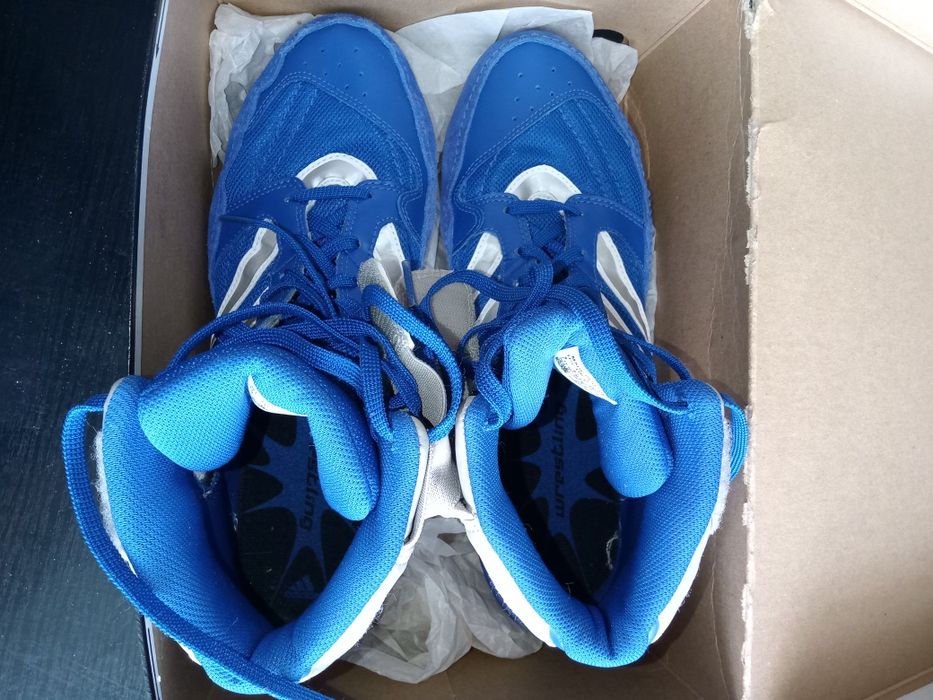 Продам борцовки Adidas новые, размер 42
