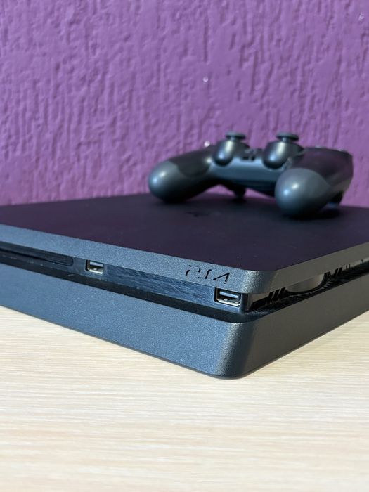 Ps4 slim в отлично състояние