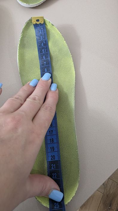 Продам кроссовки
