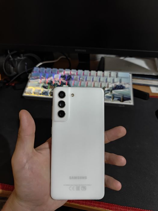 Продам телефон  Samsung s21 fe