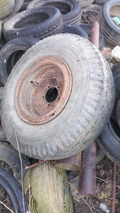 Cauciucuri  11,2r28.o roata de spate de u650. 8,25r15 trailer