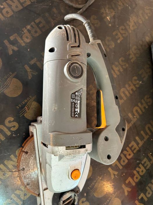 Машина за канали в зидария в бетон