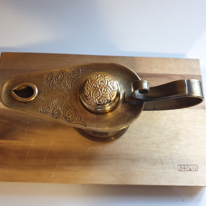 Vand aceste 2 lampi vechi,luate de la un targ din Siria